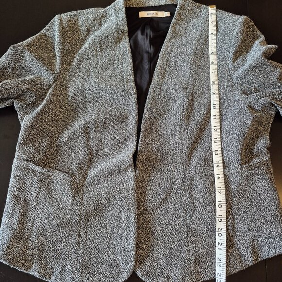 Blazer - Picture 10 of 10